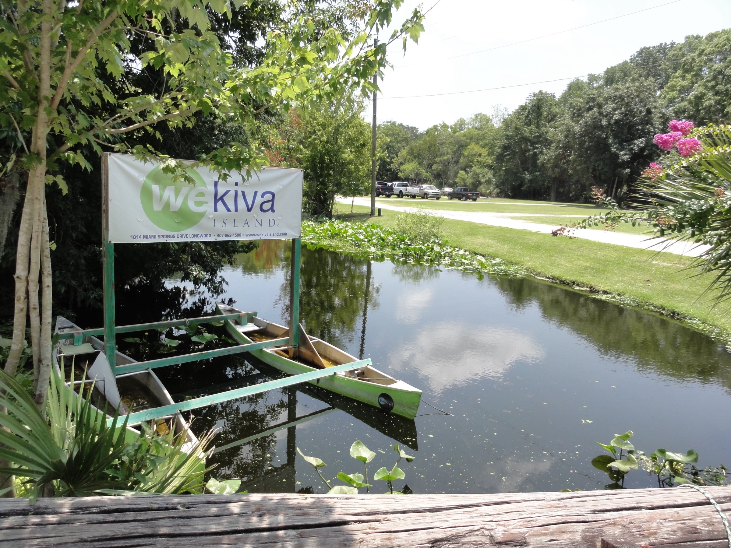 Paddlers in canoes and kayaks on the Wekiva River