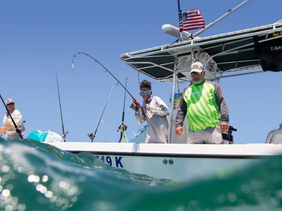 Anglers saltwater fishing from a boat in the Florida Keys